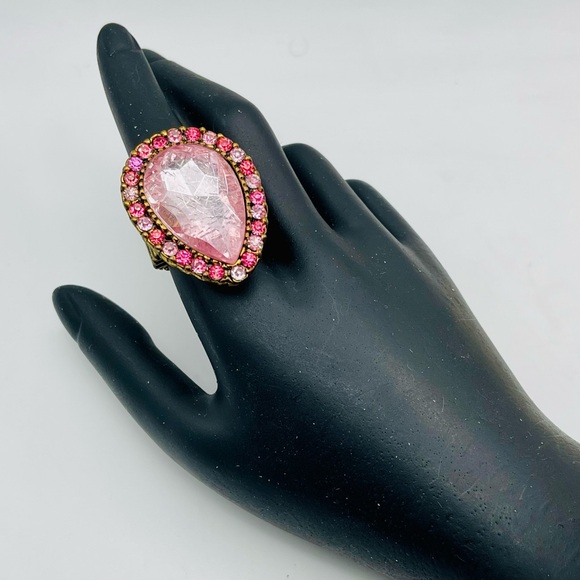 Vintage Stretch Pink Lucite Teardrop Ring in Rhinestone Halo Setting Bling - Picture 8 of 12